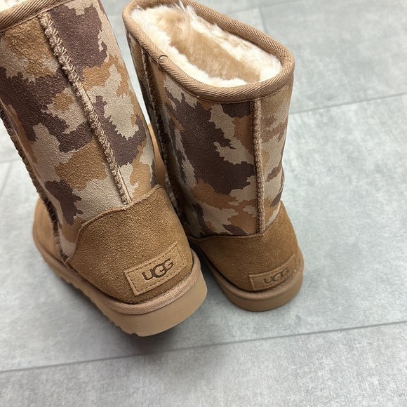 🍁UGG 🍁 CLASSIC SHORT JAGGED CAMO CHESTNUT WINTER BOOTS BROWN - Picture 3 of 13